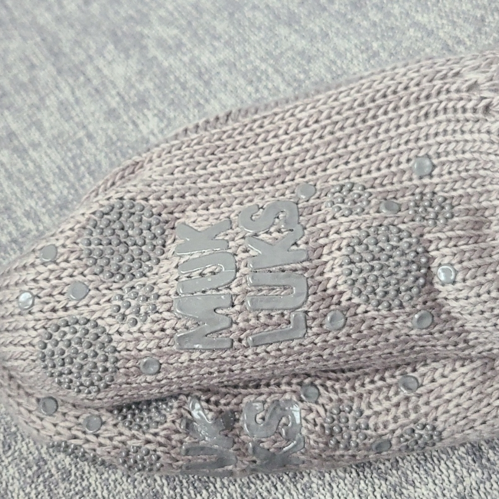 ⭐️40% Off⭐️ Muk Luks Dark Grey Cabin Slipper Socks - Picture 8 of 12